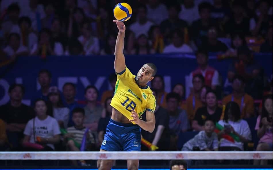 Lucarelli analisa pontos de atenção para duelo contra a Polônia na VNL