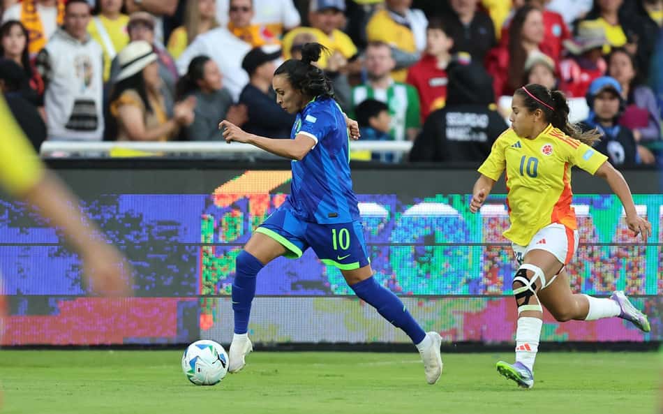 Marta faz golaço e empata para o Brasil contra a Colômbia; veja lance