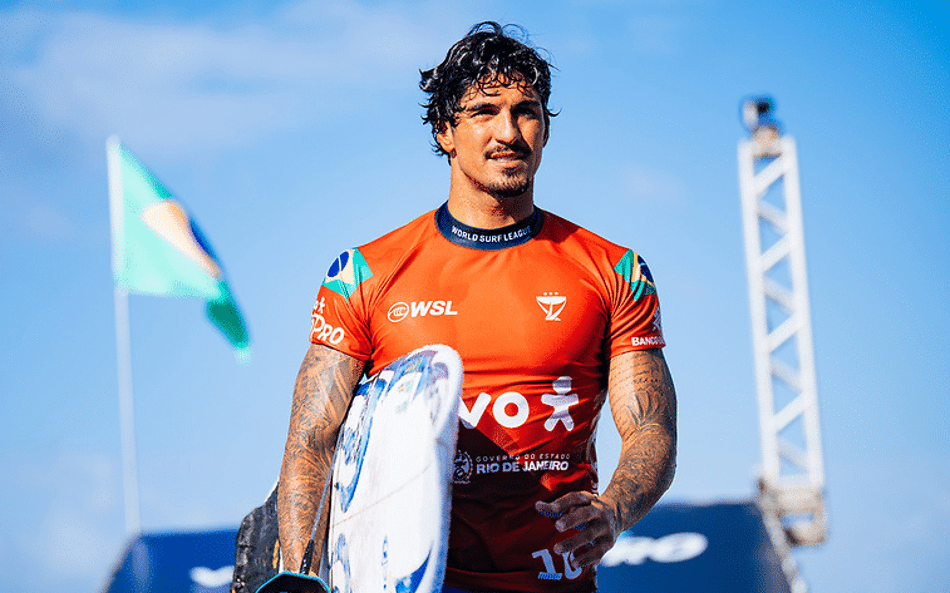 Sem Medina, três brasileiros avançam às oitavas de final da WSL Tahiti