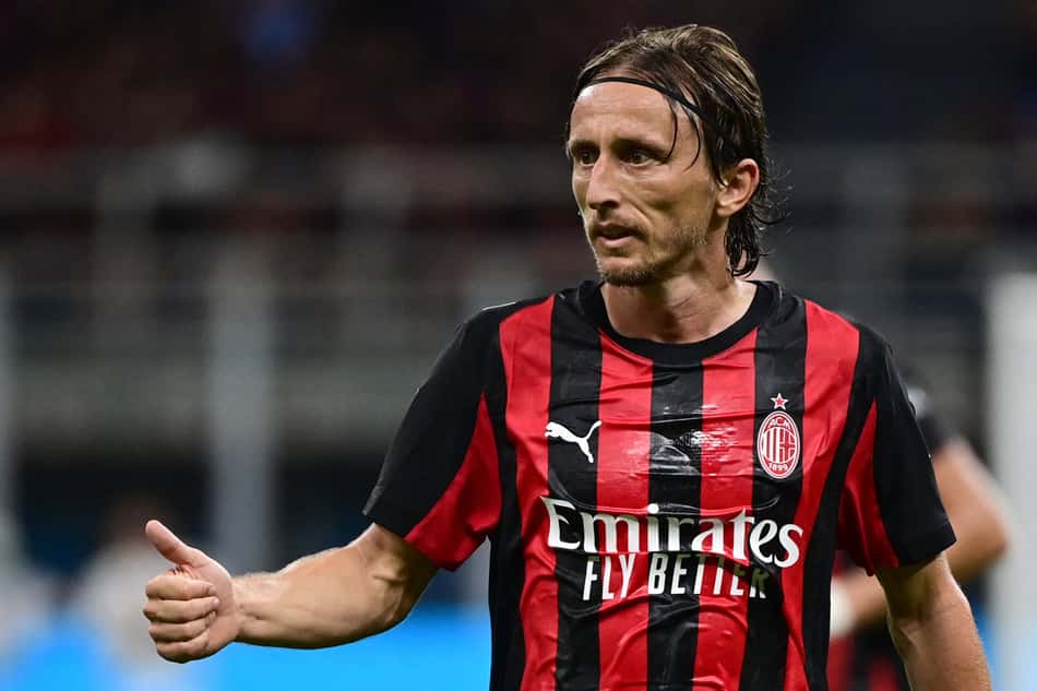 O Milan, do meia Luka Modric, vai a campo para enfrentar a Udinese (Foto: PIERO CRUCIATTI / AFP)