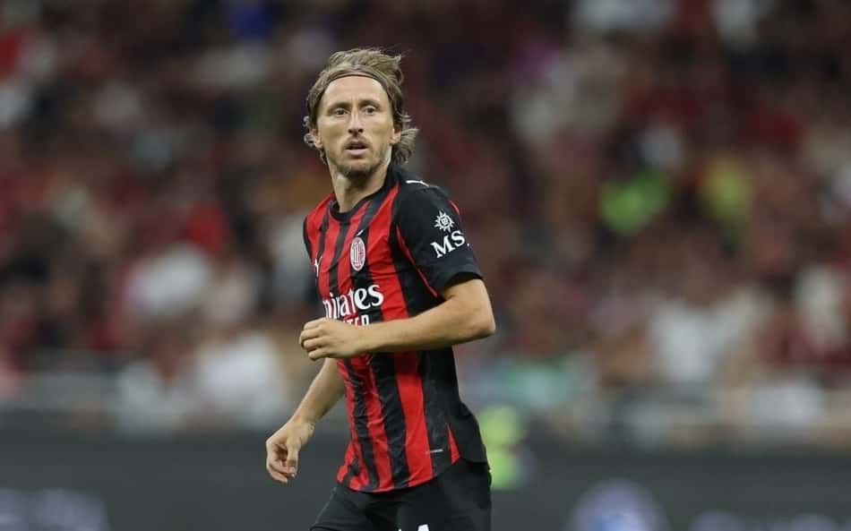 Modric estreia no San Siro com vitória do Milan e grande festa