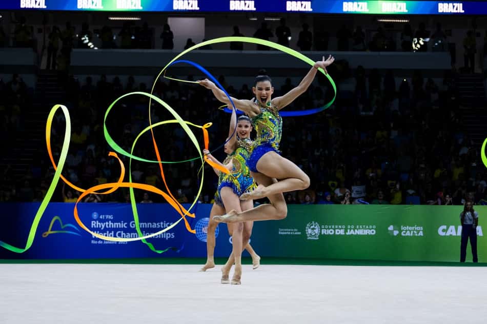 Conjunto do Brasil durante apresentação de simples no Mundial de Ginástica Rítmica (Foto: Ivan Carvalho / CBG)