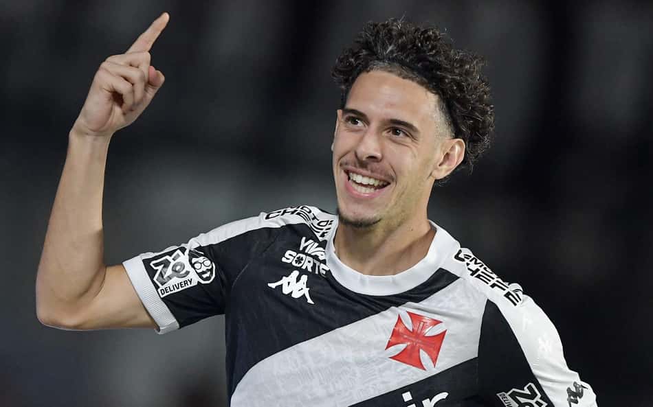 Nuno Moreira se firma como um dos principais nomes do Vasco no Brasileirão; veja números