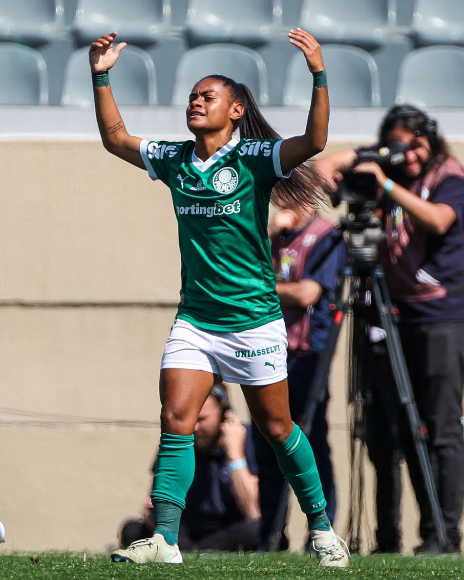Tainá Maranhão comemora gol pelo Palmeiras contra o Flamengo. (Foto: Fabio Menotti/Palmeiras)