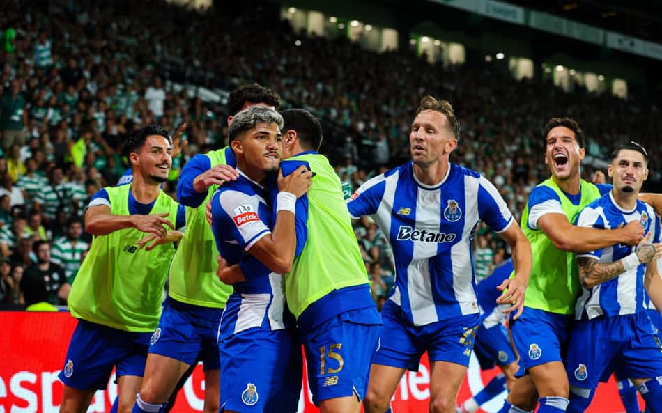 Ex-São Paulo marca golaço e Porto vence Sporting no Campeonato Português