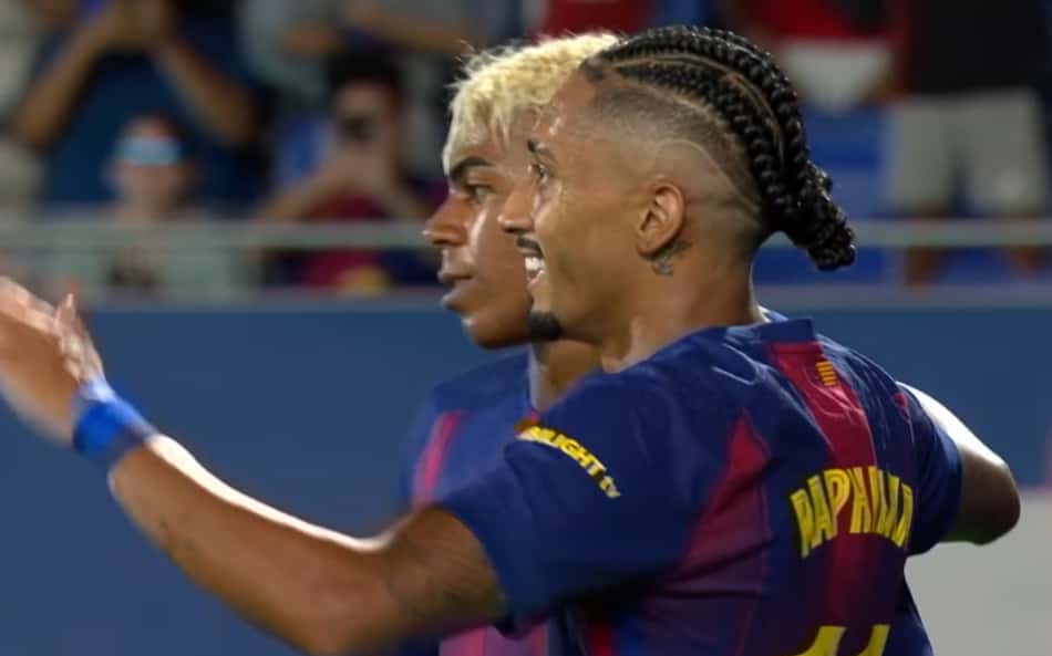 Com show de Raphinha, Barcelona vence Como e leva o Troféu Joan Gamper