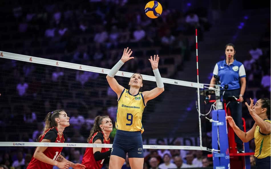 Adaptada ao fuso, Seleção feminina de vôlei embarca para Mundial da Tailândia