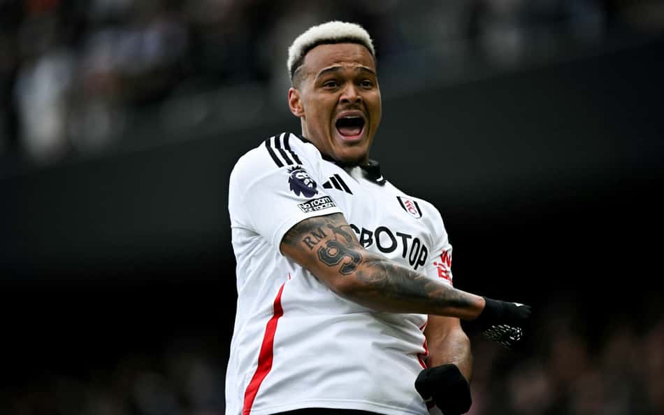 Rodrigo Muniz comemora gol pelo Fulham (Foto: Ben Stansall/AFP)