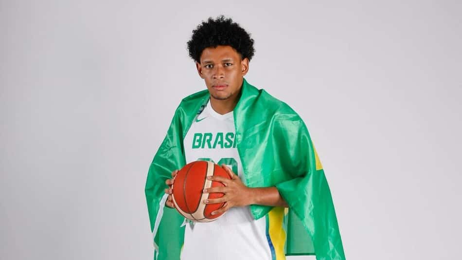Ruan Miranda é atleta do Flamengo e da Seleção de basquete (Foto: Divulgação / Fiba)