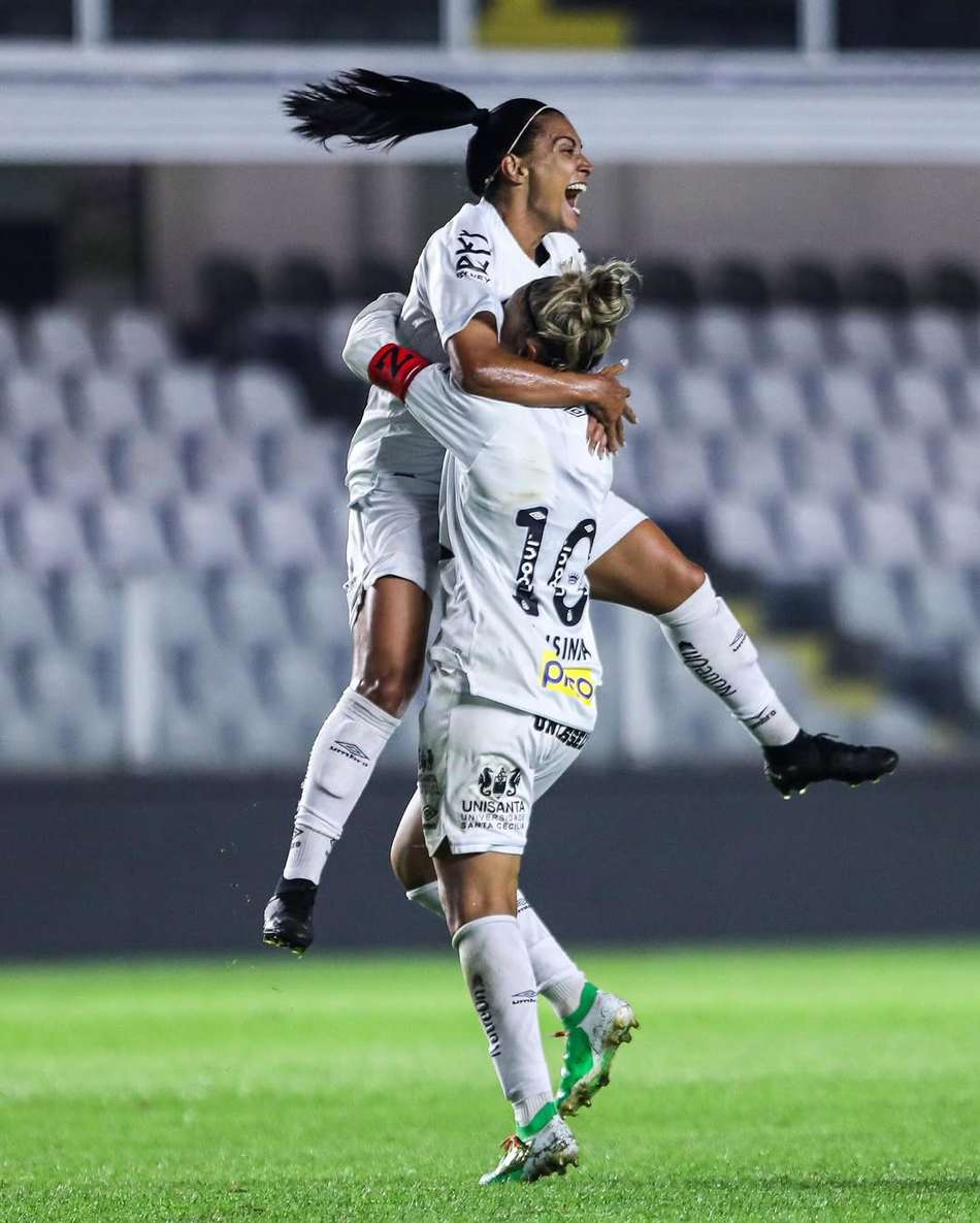 Santistas comemoram gol diante do Botafogo, pela Série A2. (Foto: Reinaldo Campos/Santos FC)