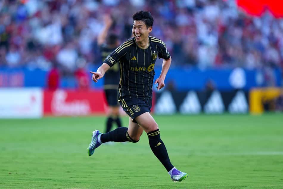 O sul-coreano Son Heung-min comemora seu primeiro gol a serviço do LAFC (Foto: Reprodução/LAFC)