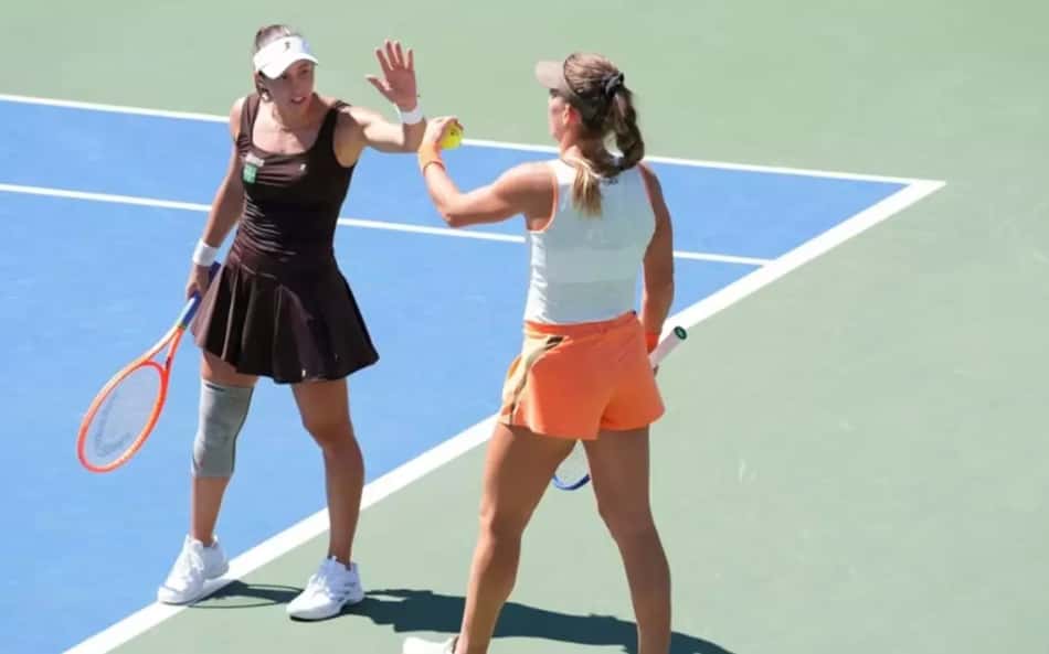 Luisa Stefani e Timea Babos vencem de virada e vão às oitavas do US Open