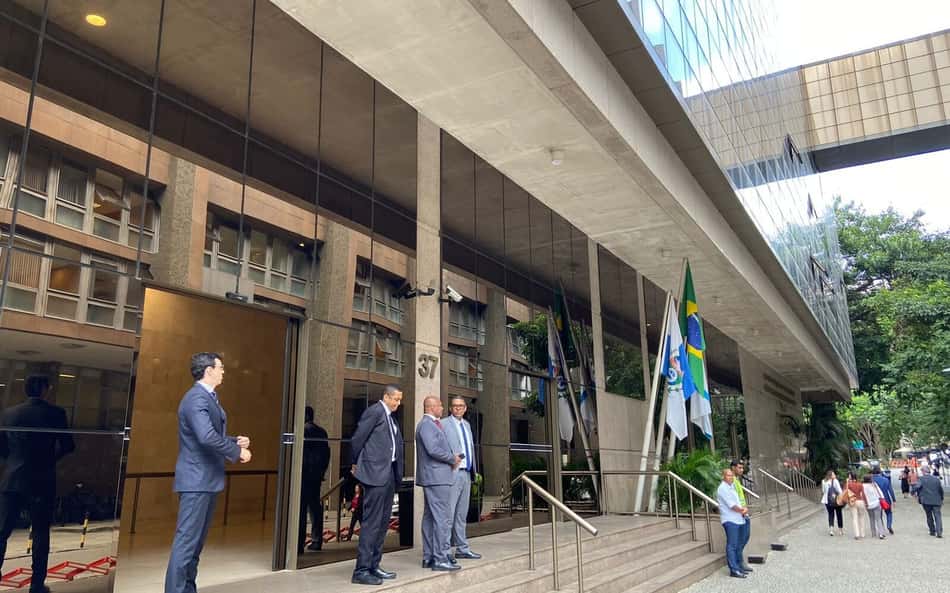 Justiça do Rio aceita pedido do Vasco, e clube antecipa receitas de vendas