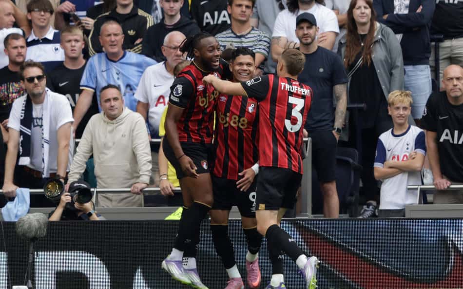 Brasileiro marca e Bournemouth bate Tottenham pela Premier League