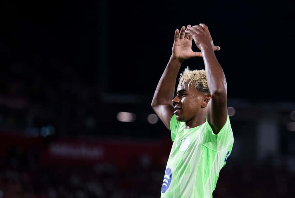 Lamine Yamal comemora gol pelo Barcelona (Foto: Jaime Reina/AFP)