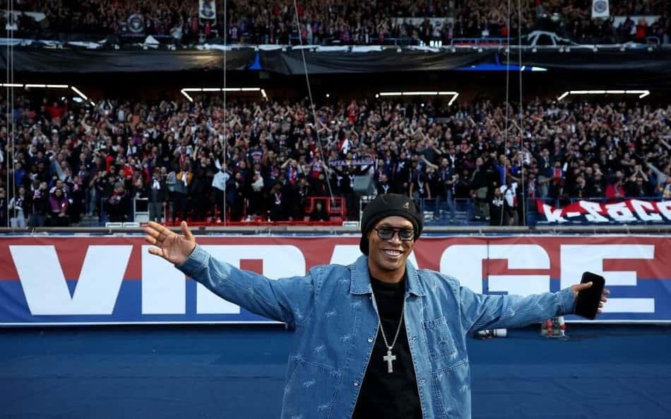 Ronaldinho responde quem vencerá a Bola de Ouro; veja