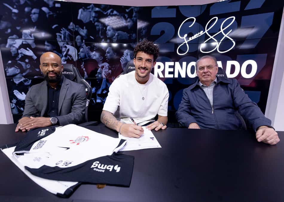 Gustavo Henrique renovou contrato com o Timão até o final de 2027