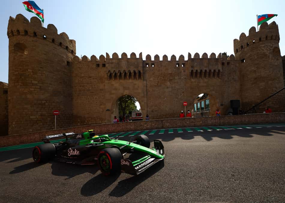 Gabriel Bortoleto no treino livre do GP do Azerbaijão de F1, no Circuito de Baku (Foto: Joe Portlock / Getty Images / Sauber Media Hub)