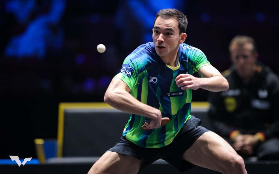 Hugo Calderano na derrota para o alemão Benedikt Duda na Suécia (Foto:WTT/Divulgação)