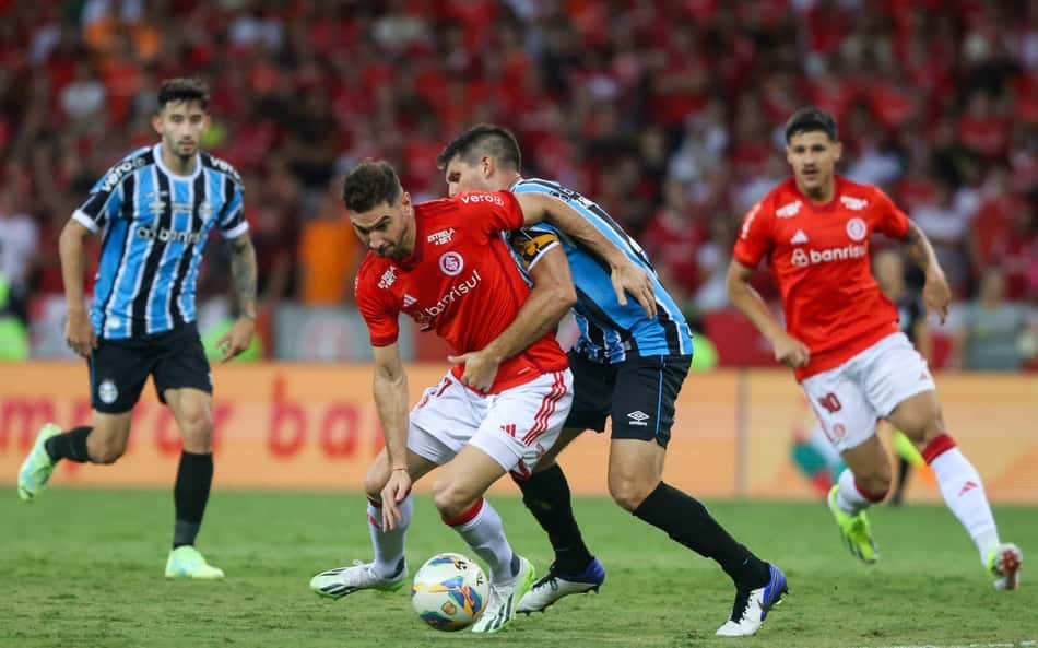 Internacional defende invencibilidade de oito jogos no Gre-Nal 448