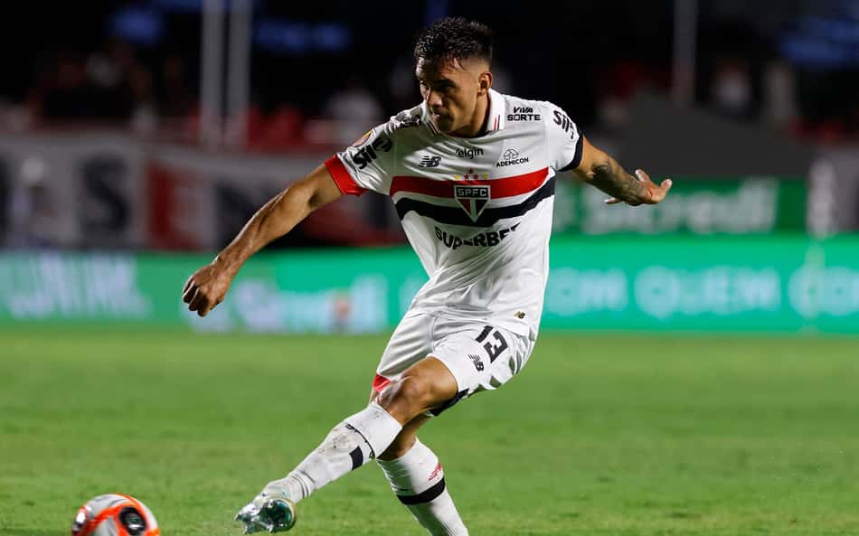 Enzo Díaz sofre entorse e preocupa São Paulo para a Libertadores