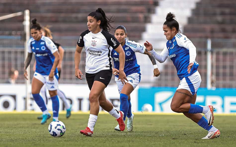 Elas na telinha: cinco jogos de futebol feminino para assistir no fim de semana