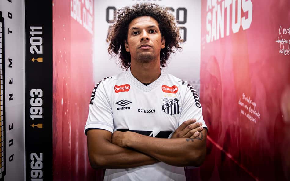 Willian Arão foi anunciado em julho (Foto: Raul Baretta/ Santos FC)
