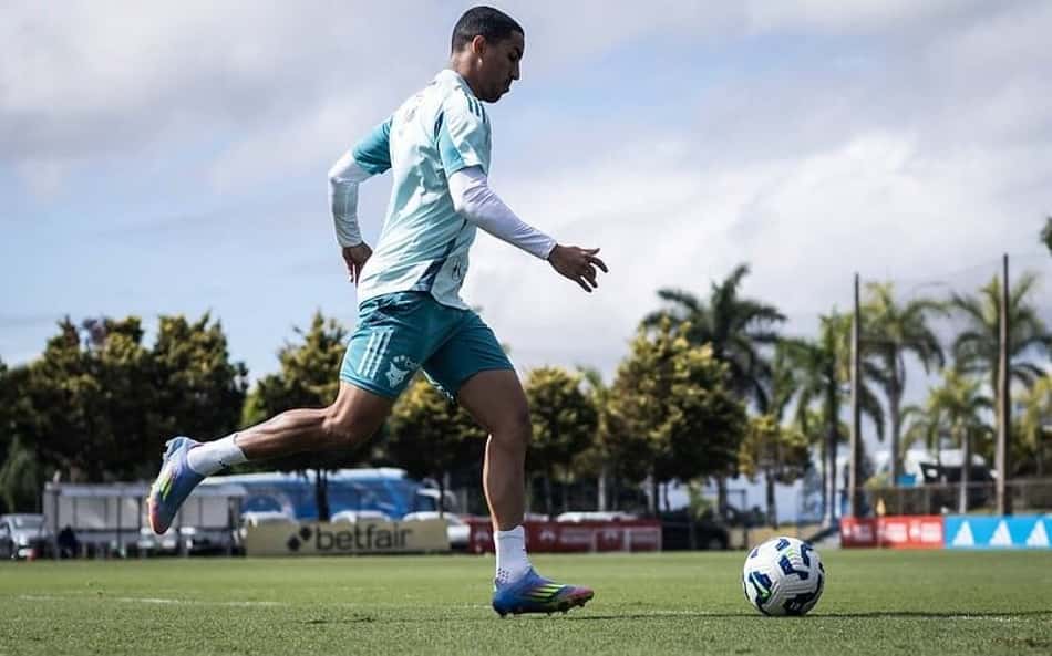 Volante Christian do Cruzeiro, em treino na Toca da Raposa (Foto: Gustavo Aleixo/Cruzeiro)