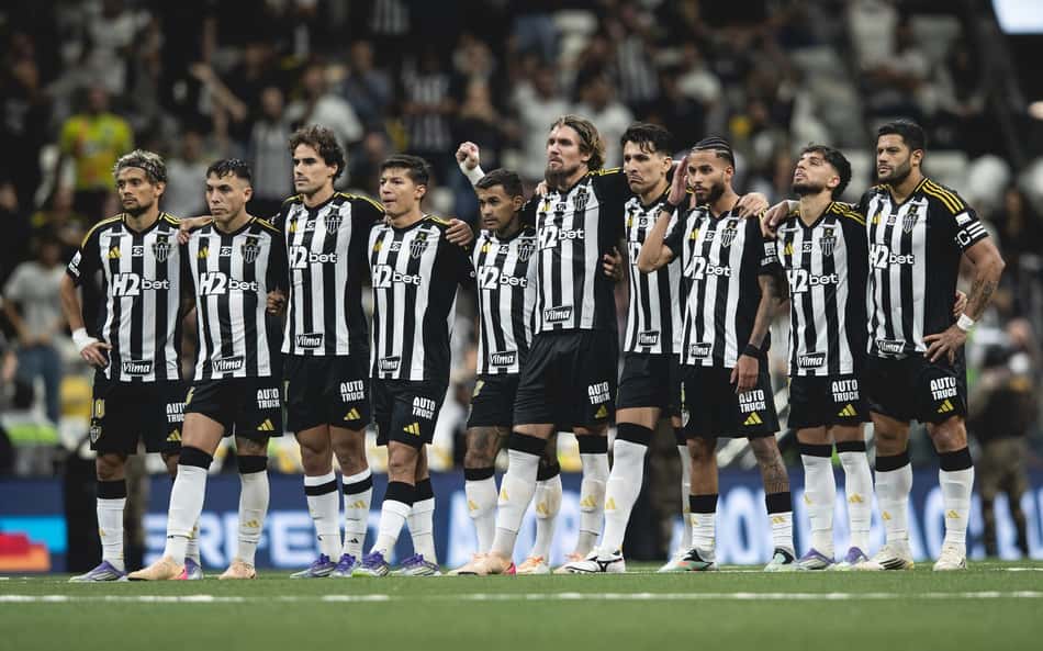 Atlético-MG surpreende e acerta retorno de treinador