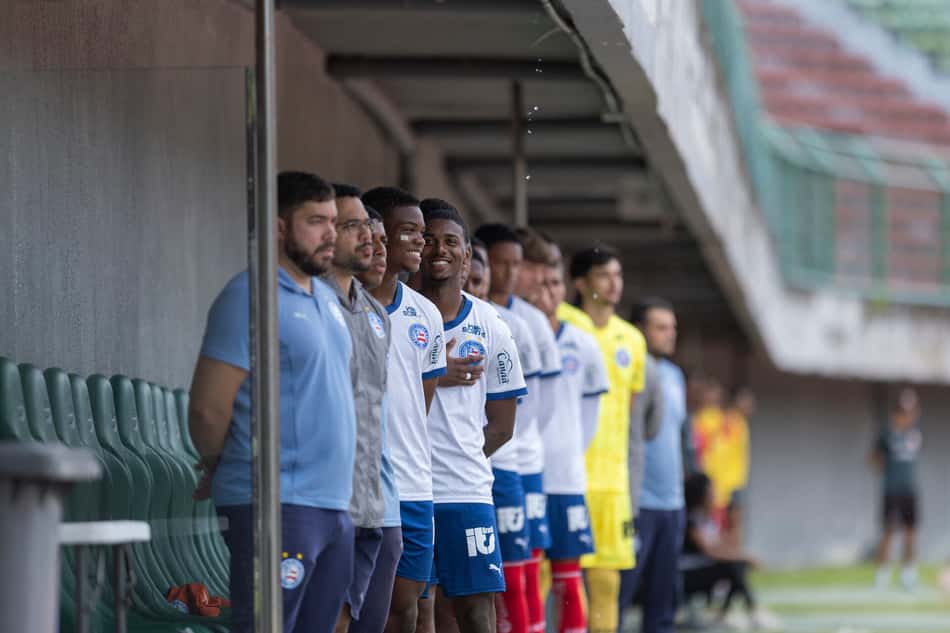 Elenco do Bahia sub-20 reunido no estádio de Pituaçu (Foto: Rafael Rodrigues / EC Bahia)