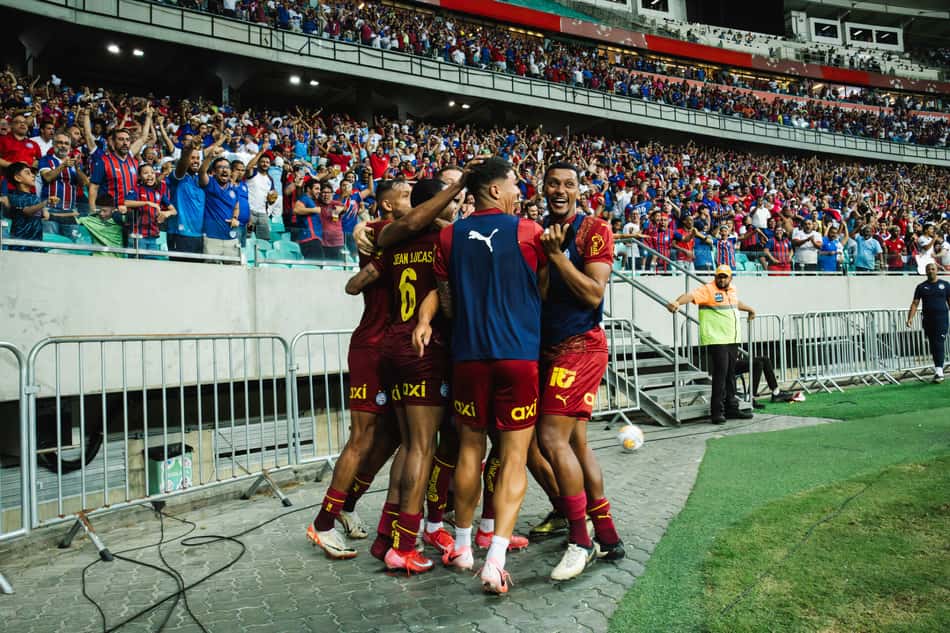 Jogadores do Bahia comemoram classificação contra o Ceará, na Fonte Nova (Foto: Letícia Martins/EC Bahia)