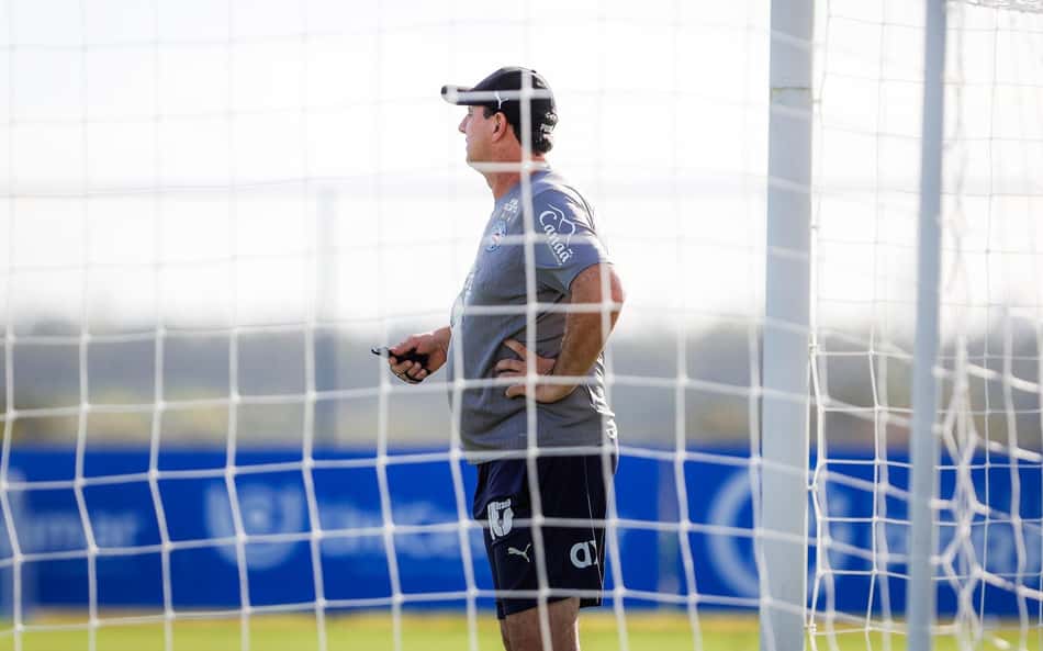 Veja desfalques, dúvidas e provável escalação do Bahia contra o Confiança