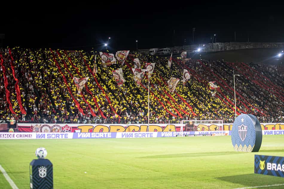 Torcida do Vitória faz festa no Barradão antes do jogo contra o Atlético-MG (Foto: Victor Ferreira / EC Vitória)