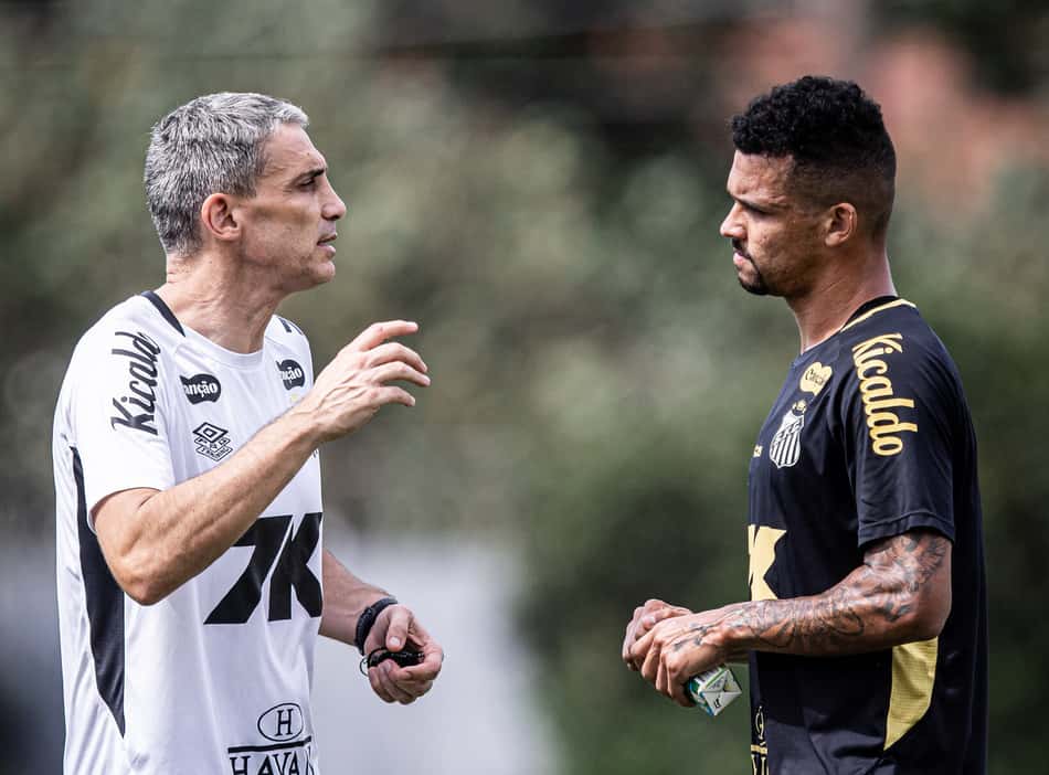 Juan Pablo Vojvoda  devolveu espaço de Zé Ivaldo (Foto: Raul Baretta/ Santos FC)