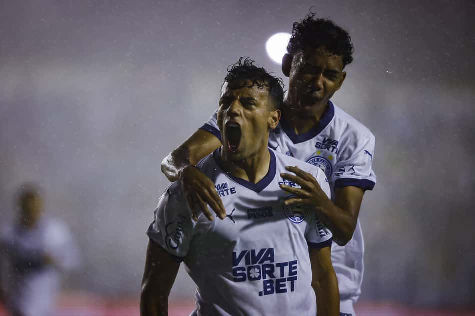 Lucho Rodríguez e Vitinho comemoram gol do Bahia (Foto: Letícia Martins / EC Bahia)