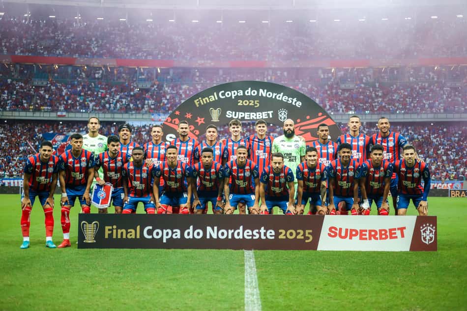 Elenco do Bahia campeão da Copa do Nordeste (Foto: Rafael Rodrigues / EC Bahia)