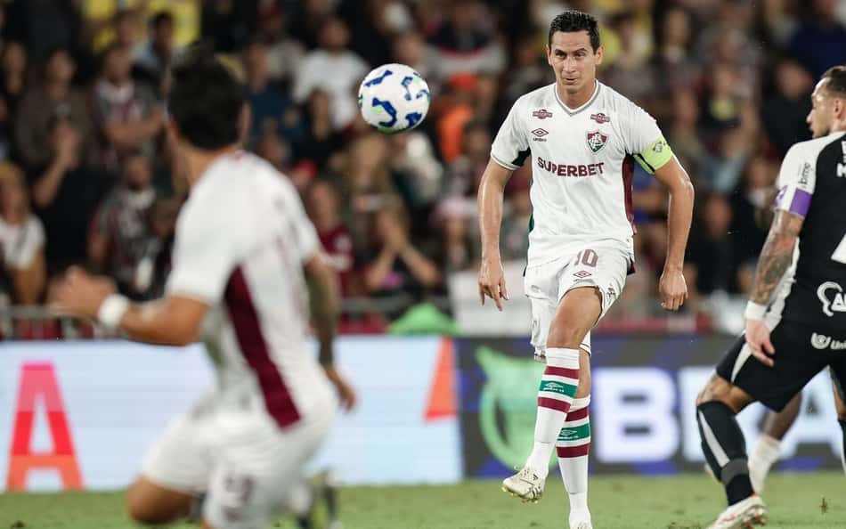 Ganso toca para Cano em Fluminense x Corinthians (Foto: Marcelo Gonçalves/ Fluminense FC)