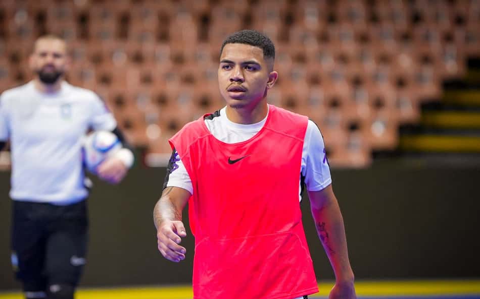 Ala Wesley faz estreia pela Seleção de futsal na Copa das Nações