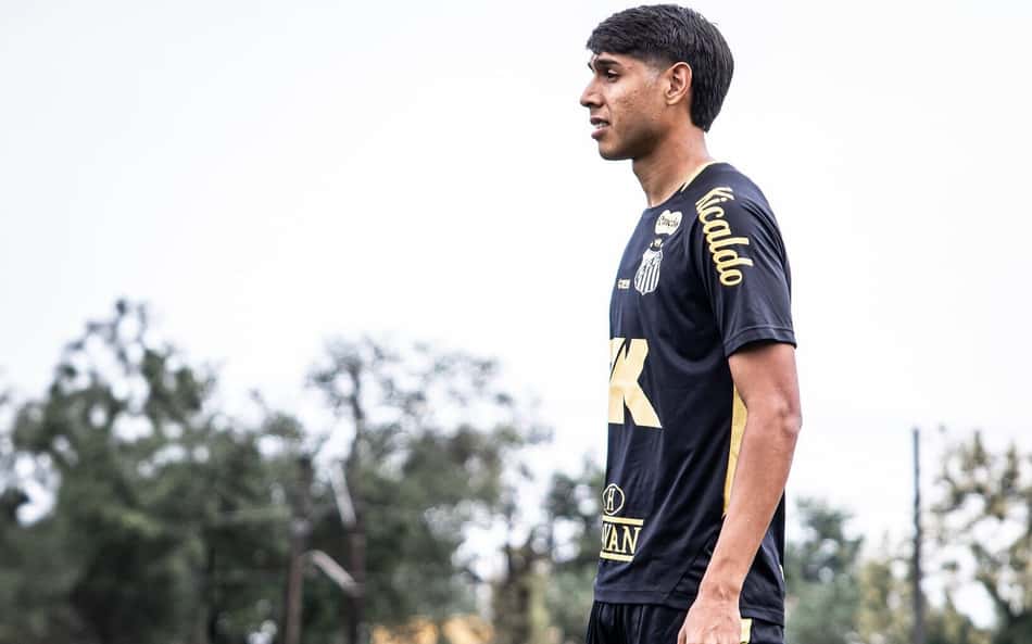 Versátil, Alexis Duarte se coloca à disposição de Vojvoda para enfrentar o São Paulo