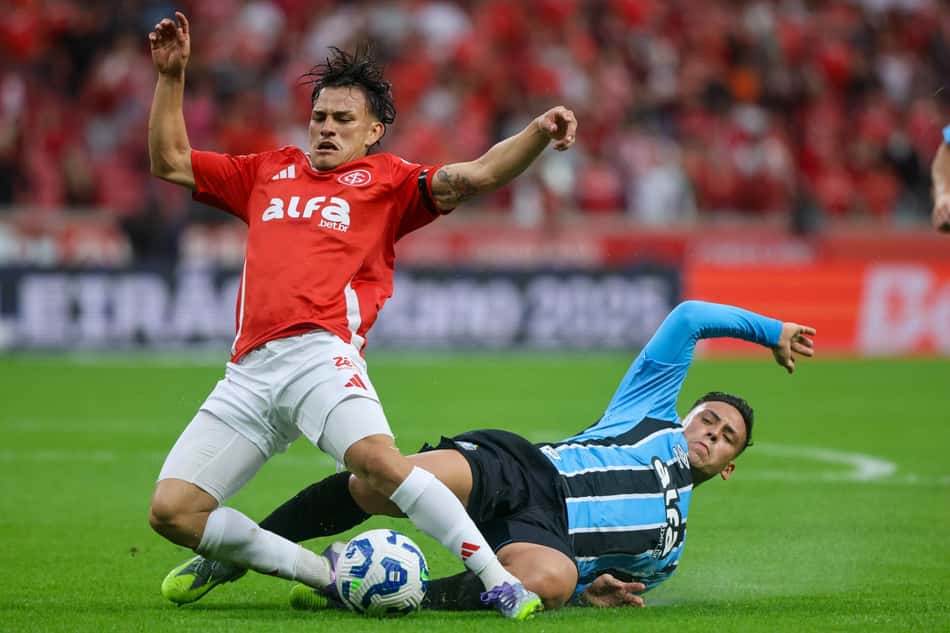 Pênalti em Bernebei, no Gre-Nal 448