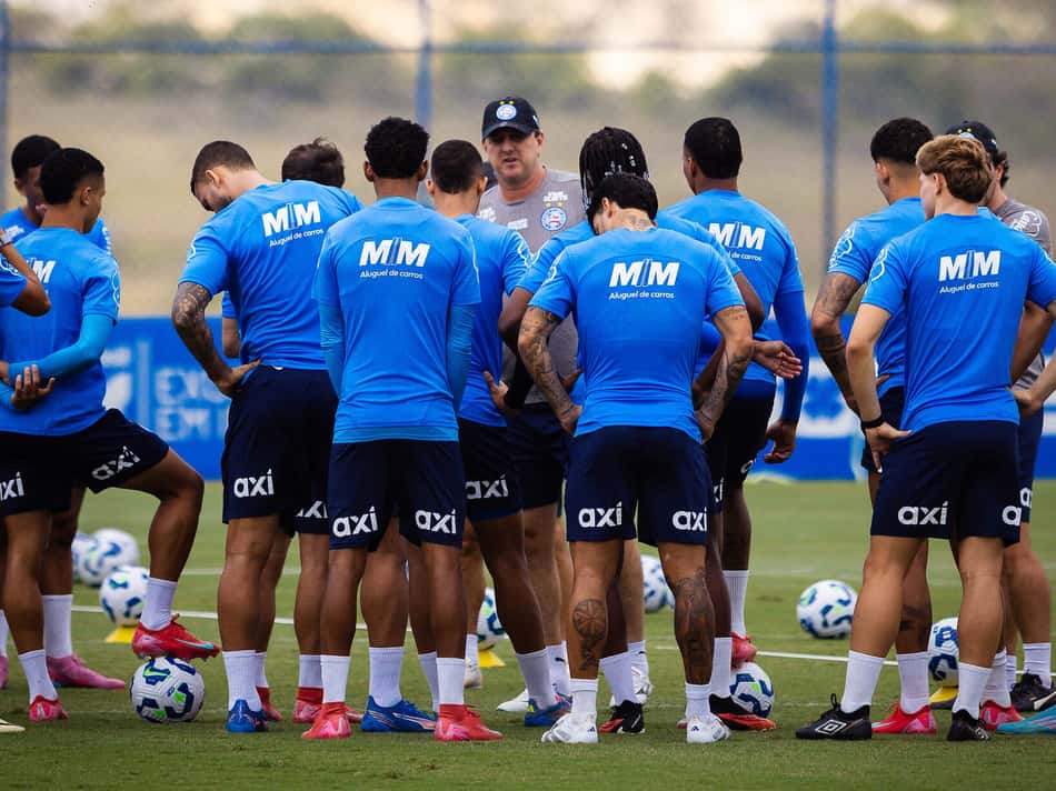 Rogério Ceni orienta elenco do Bahia antes de jogo contra o Vasco (Foto: Letícia Martins / EC Bahia)