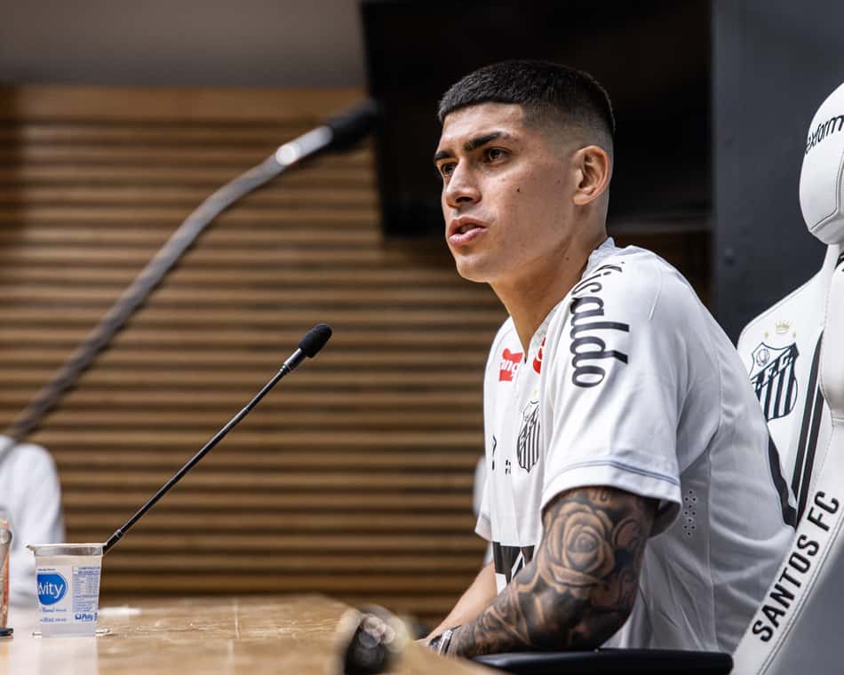 Adonis Frías vê a equipe mais confiante para o duelo com o Red Bull Bragantino (Foto: Raul Baretta/ Santos FC)