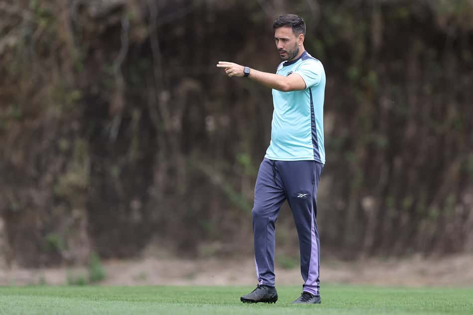 Davide Ancelotti comandando treino do Botafogo (Foto: Vítor Silva/Botafogo)