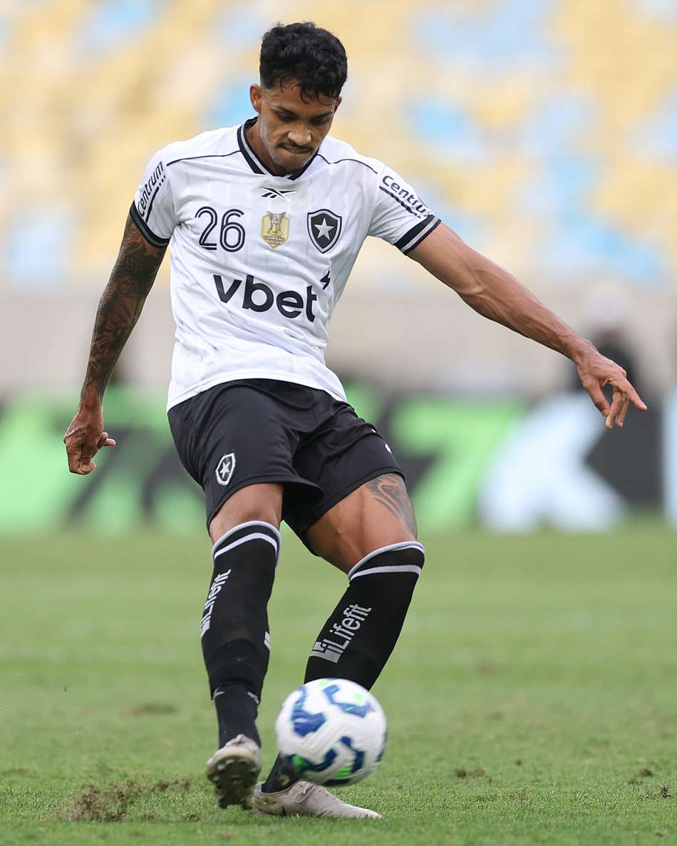 Gabriel Bahia em ação pelo Botafogo contra o Fluminense (Foto: Vítor Silva/Botafogo)