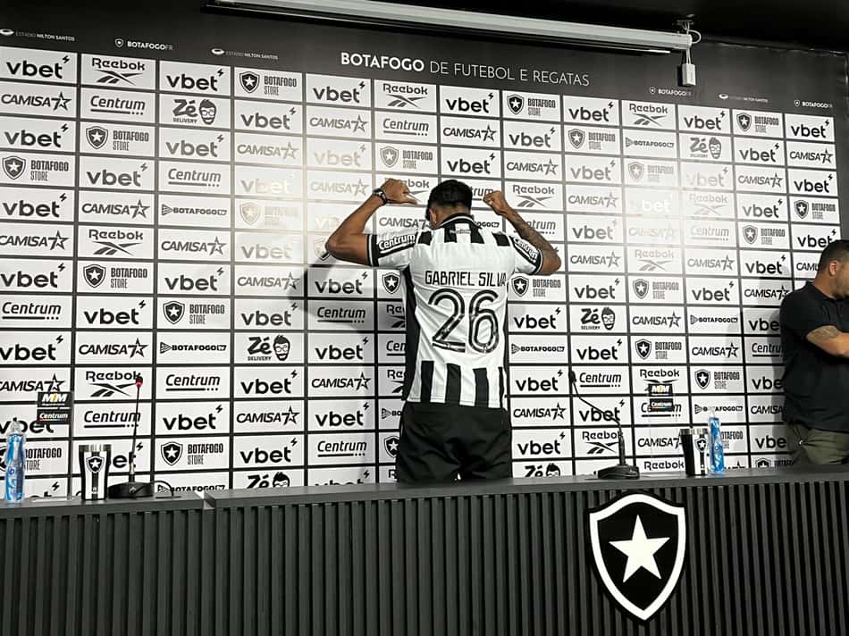 Gabriel Bahia, zagueiro do Botafogo, durante apresentação