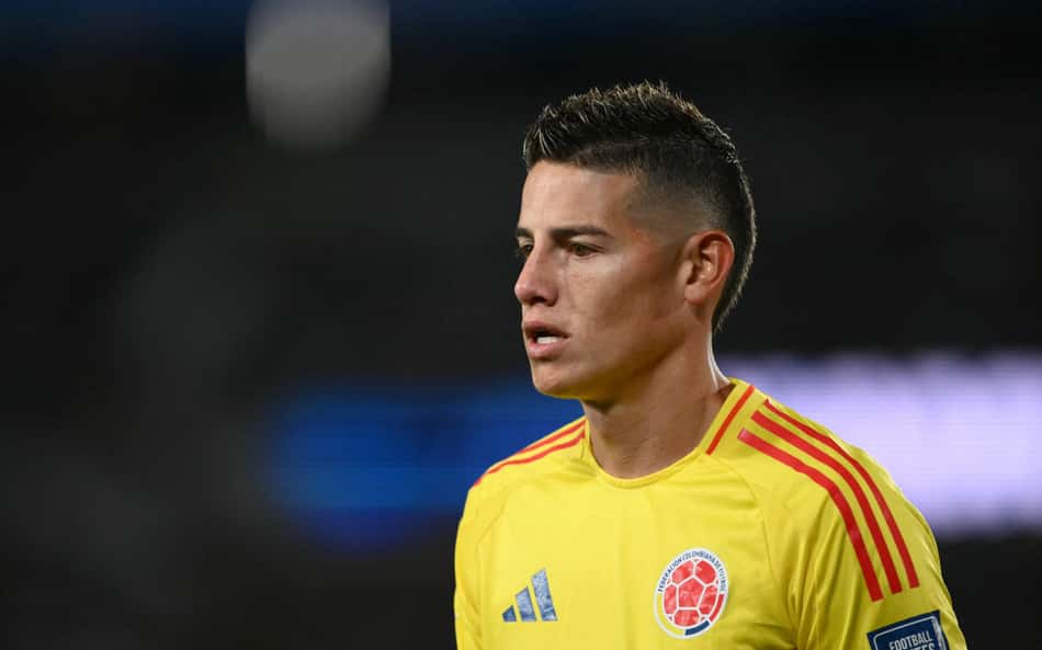 James Rodríguez em ação contra a Argentina pelas Eliminatórias (Foto: Luis Robayo/AFP)