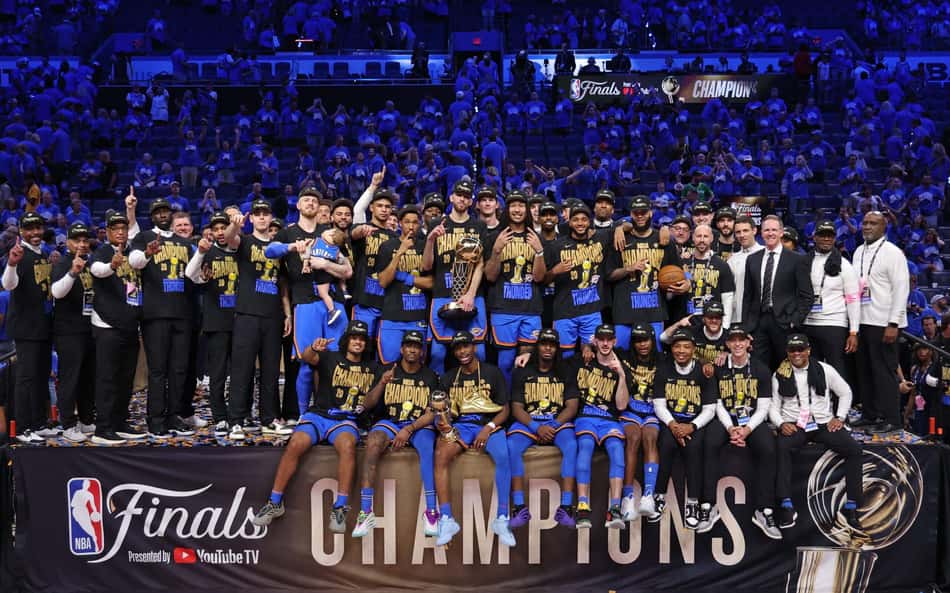 Duro golpe ao campeão da NBA: atleta rompe LCA e está fora da temporada