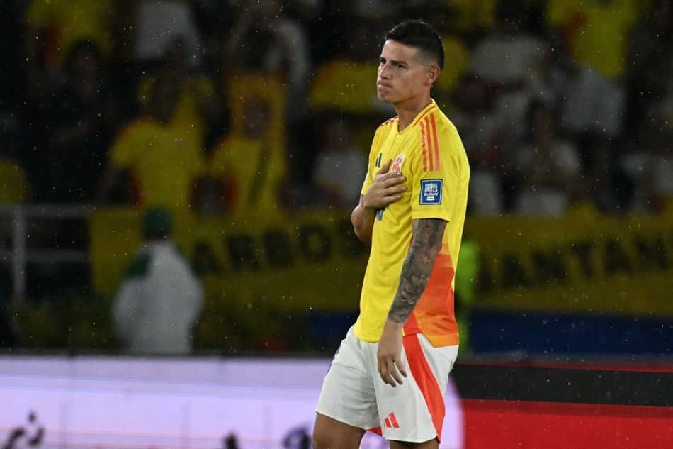 James Rodriguez se emociona ao final de Colômbia x Bolívia (Foto: Luis ACOSTA / AFP)