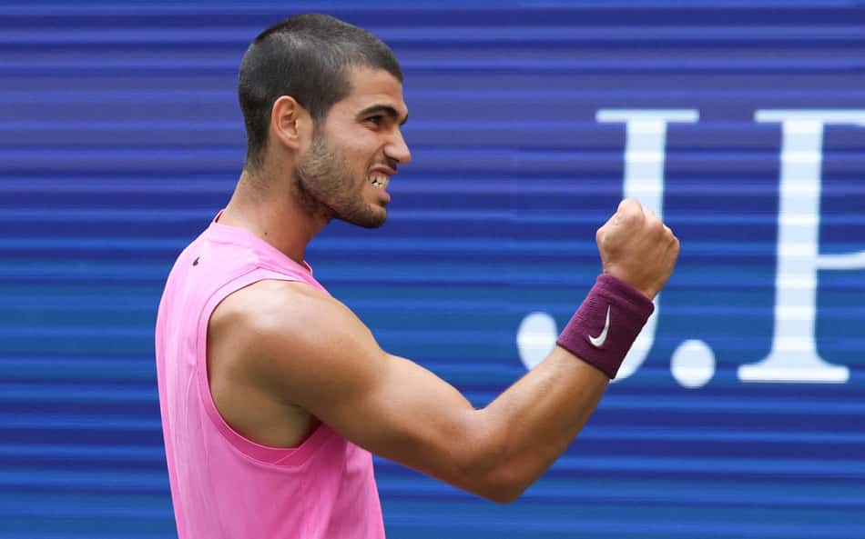 Campeão em 2022, Alcaraz volta à decisão de Nova York sem perder sett (Foto: TIMOTHY A. CLARY / AFP)