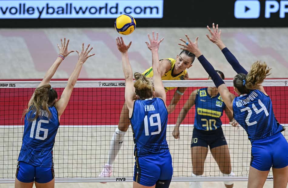 Gabi Guimarães e Rosamaria são destaques; confira imagens de Brasil e Itália no Mundial de Vôlei
